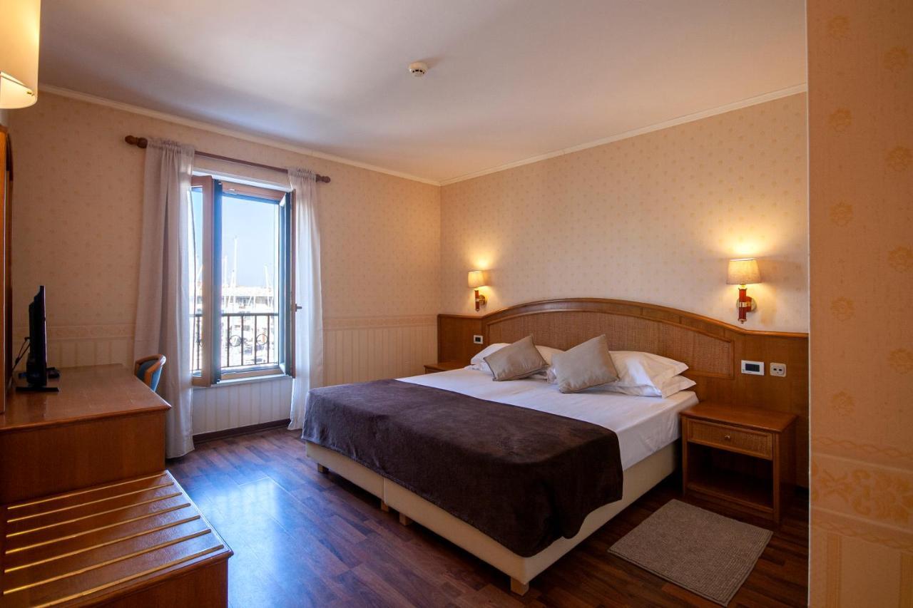 Hotel Metropole Градо Екстер'єр фото