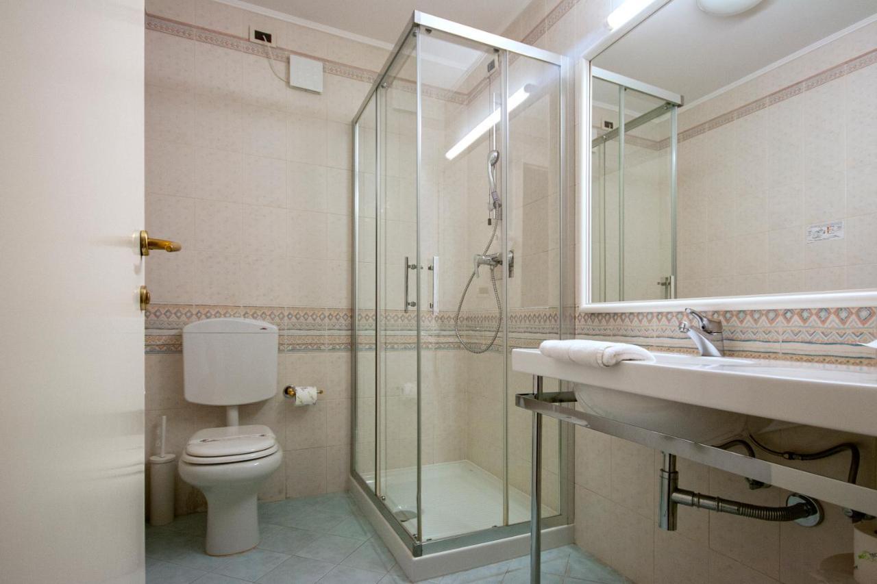 Hotel Metropole Градо Екстер'єр фото