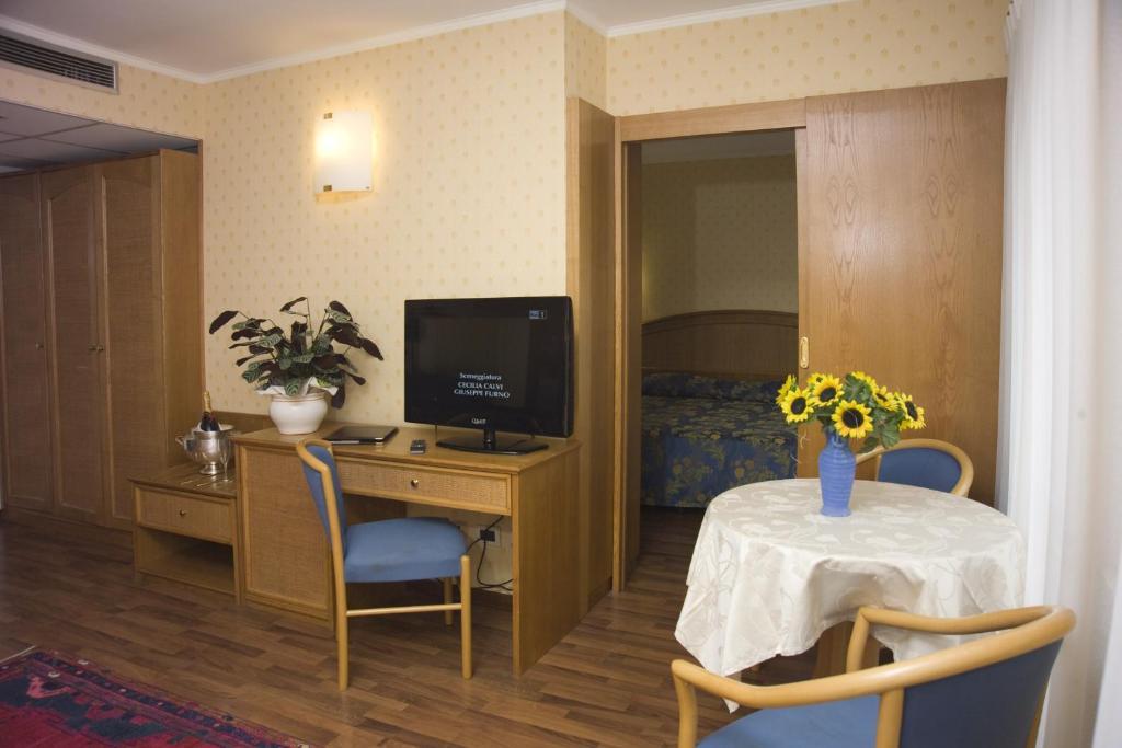 Hotel Metropole Градо Номер фото